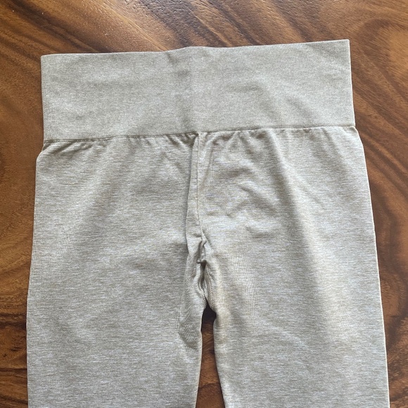 Gymshark 2 Piece Set, Adapt Marl Seamless Crop Top and Leggings,  Beige, Size M - Picture 10 of 12